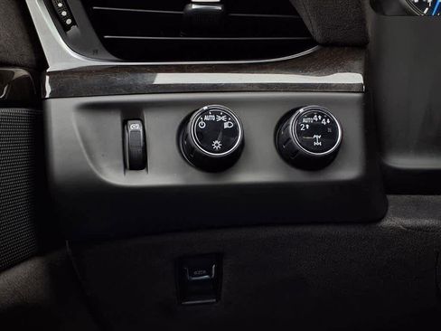 Used 2020 Cadillac Escalade ESV Platinum image 28