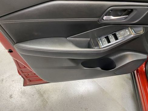 Used 2025 Nissan Rogue SL FWD image 21