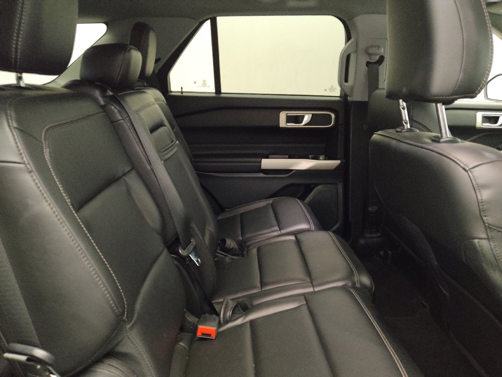 Used 2023 Ford Explorer XLT w/ Equipment Group 202A AWD/4WD image 19
