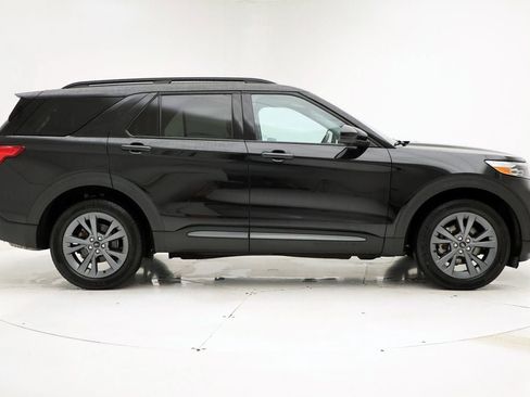 Used 2023 Ford Explorer XLT w/ Equipment Group 202A AWD/4WD image 3
