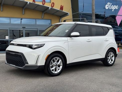 Certified 2023 Kia Soul LX w/ LX Technology Package image 2