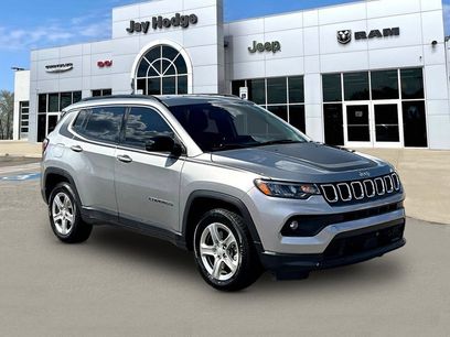 Used 2023 Jeep Compass Latitude w/ Mopar Graphics Package