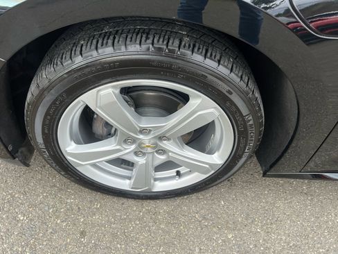 Used 2018 Chevrolet Volt LT w/ Comfort Package image 9