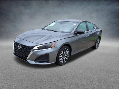 Used 2025 Nissan Altima 2.5 SV FWD image 3
