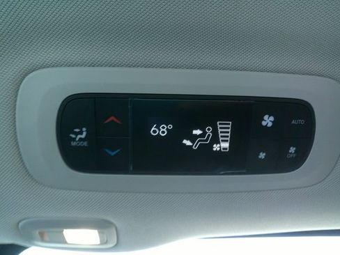 Used 2023 Chrysler Pacifica Limited image 26