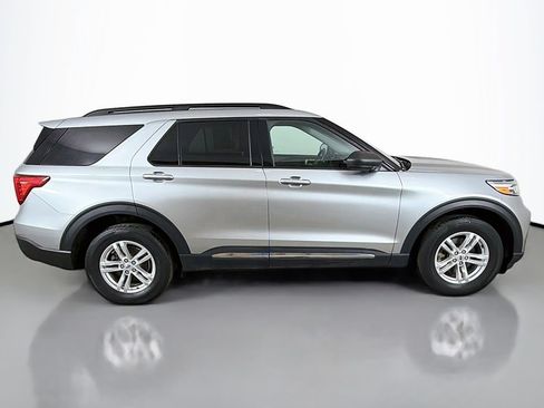 Used 2023 Ford Explorer XLT w/ Equipment Group 202A AWD/4WD image 15