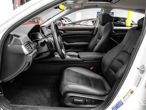 Used 2019 Honda Accord Touring image 4