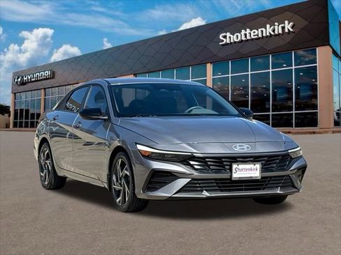 Certified 2025 Hyundai Elantra Sport image 3