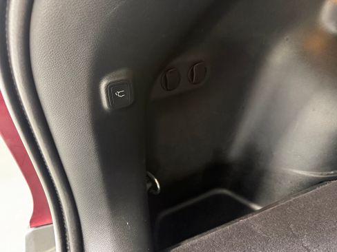 Used 2020 Jeep Cherokee Trailhawk AWD/4WD image 8