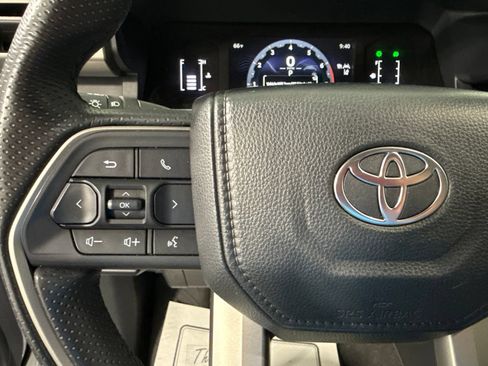Used 2025 Toyota 4Runner SR5 AWD/4WD image 30