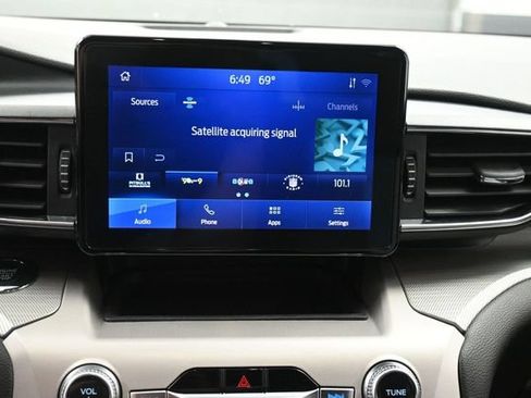 Used 2023 Ford Explorer XLT w/ Equipment Group 202A AWD/4WD image 18