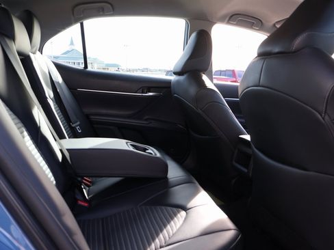 Used 2024 Toyota Camry SE image 12