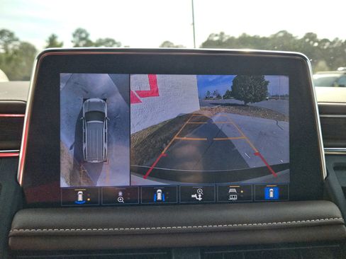 Used 2021 Chevrolet Suburban High Country image 32