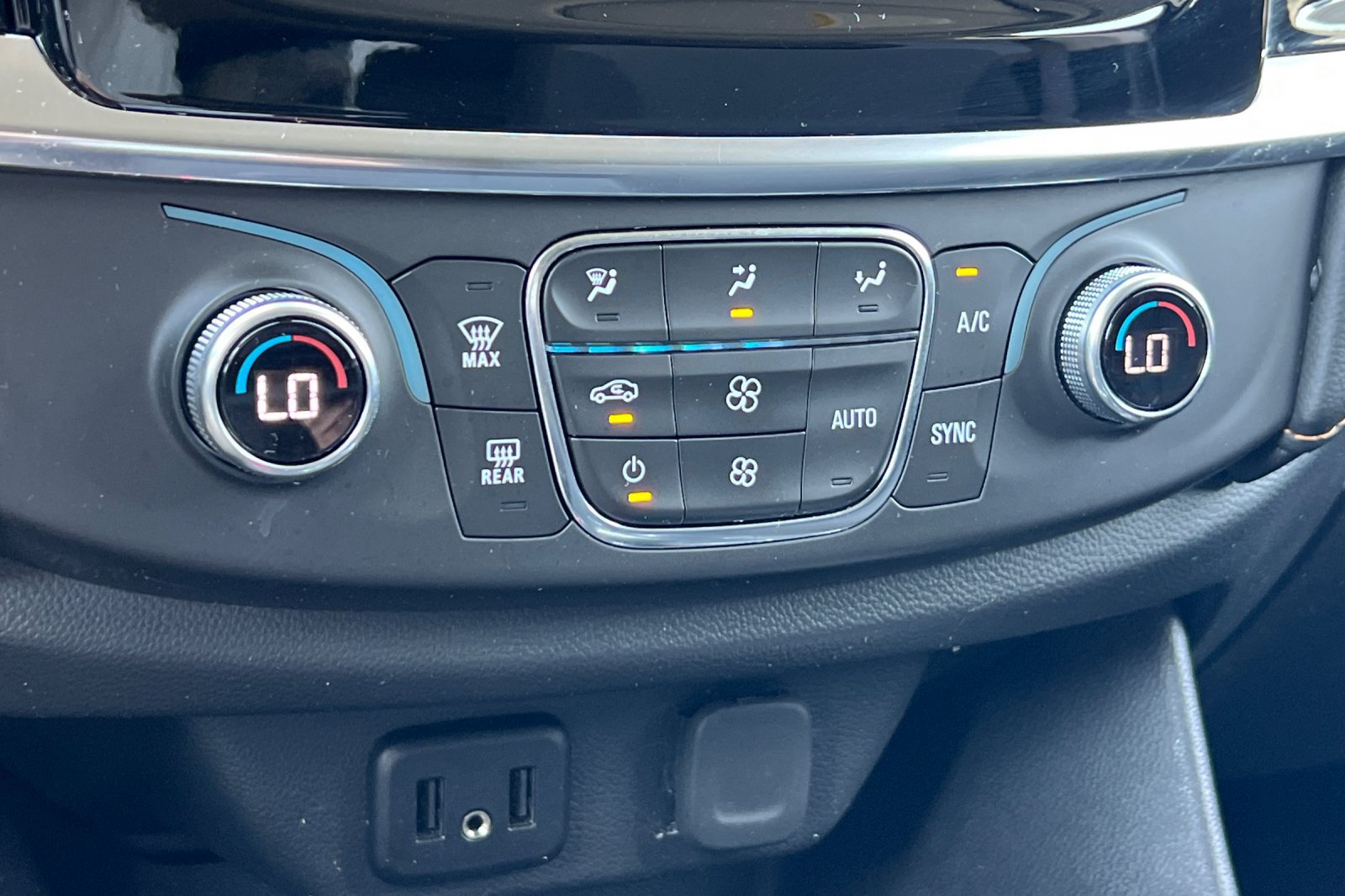 Used 2021 Chevrolet Traverse LS AWD/4WD image 28
