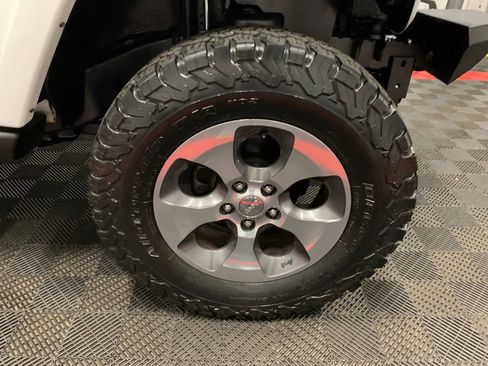 Used 2017 Jeep Wrangler Sahara w/ Connectivity Group image 24