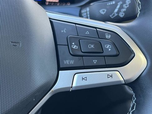 Used 2023 Volkswagen Taos SE w/ Panoramic Sunroof Package AWD/4WD image 10