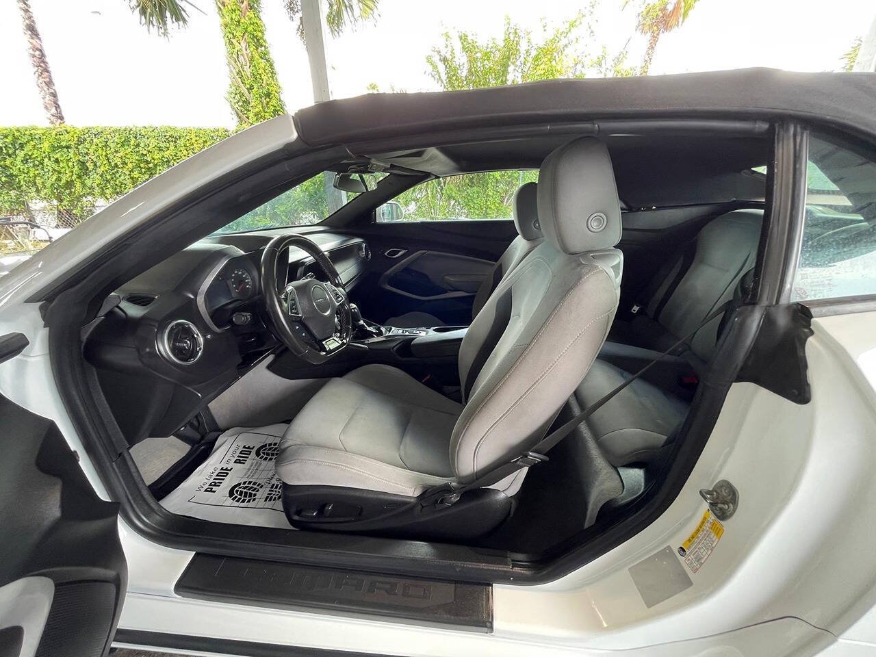Used 2020 Chevrolet Camaro LT RWD image 10