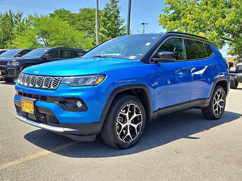 Certified 2024 Jeep Compass Limited AWD/4WD image 3