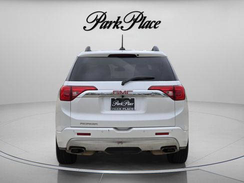 Used 2017 GMC Acadia Denali w/ Technology Package FWD image 4