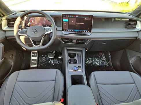 New 2026 Volkswagen Tiguan SE R-Line image 6
