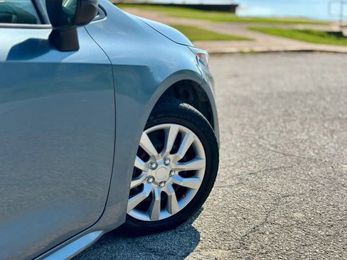 Used 2022 Toyota Corolla LE FWD image 5