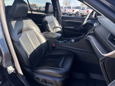 Used 2024 Jeep Grand Cherokee L Limited w/ Black Appearance Package image 11