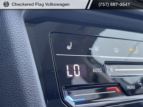 New 2025 Volkswagen Taos SE image 8