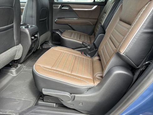New 2026 GMC Acadia Denali Ultimate w/ LPO, Floor Liner Package AWD/4WD image 16