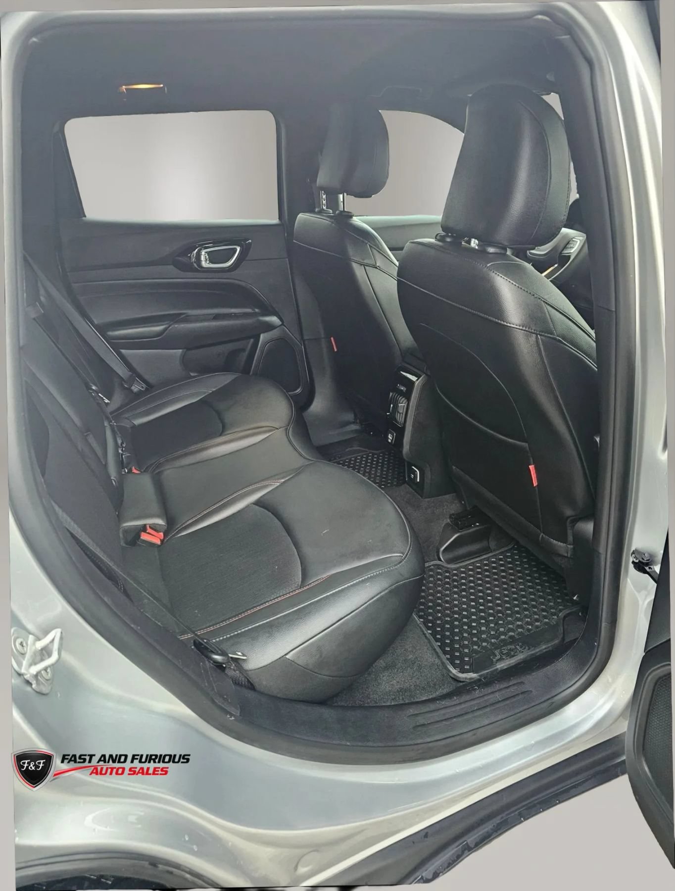 Used 2025 Jeep Compass Trailhawk AWD/4WD image 9