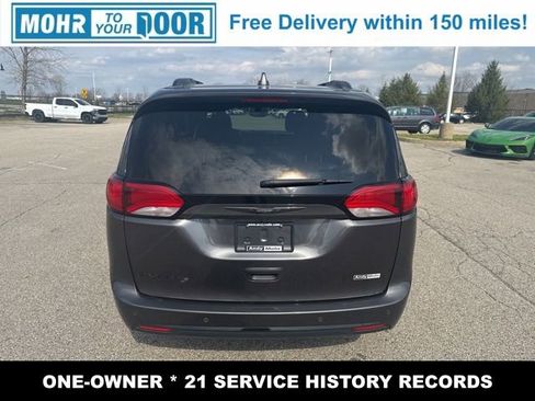 Used 2018 Chrysler Pacifica Touring-L w/ Premium Audio Group image 8