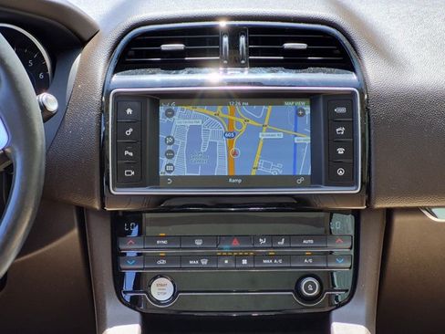 Used 2018 Jaguar F-PACE Prestige AWD/4WD image 14