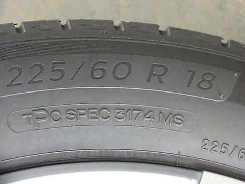 Used 2022 Chevrolet Equinox Premier w/ LPO, Floor Liner Package FWD image 37