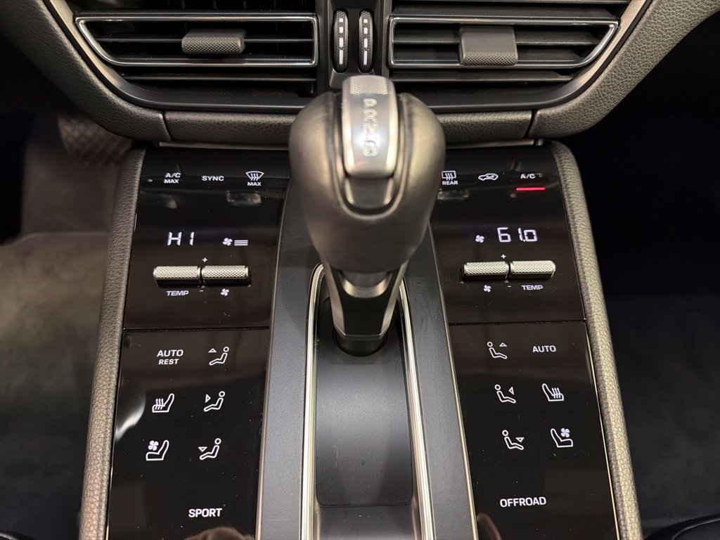 Used 2024 Porsche Macan AWD/4WD image 13