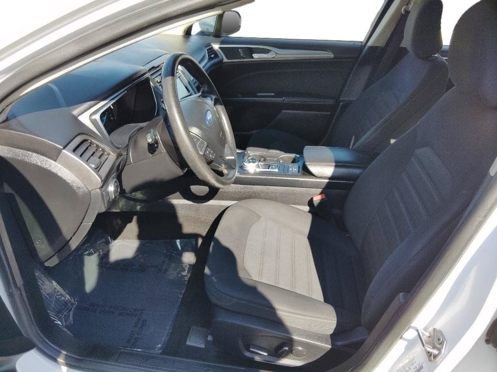 Used 2020 Ford Fusion SE FWD image 14