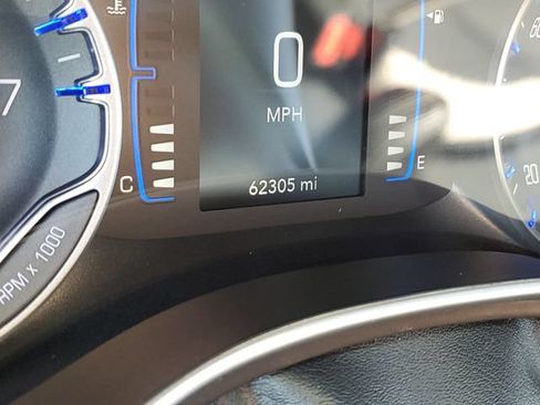 Used 2022 Chrysler Voyager LX FWD image 11