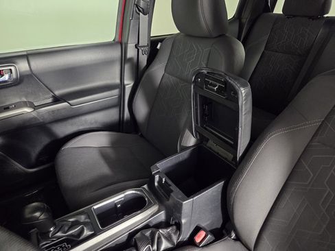 Used 2018 Toyota Tacoma TRD Off-Road AWD/4WD image 20