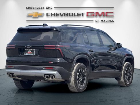 Used 2025 Chevrolet Traverse Z71 AWD/4WD image 3