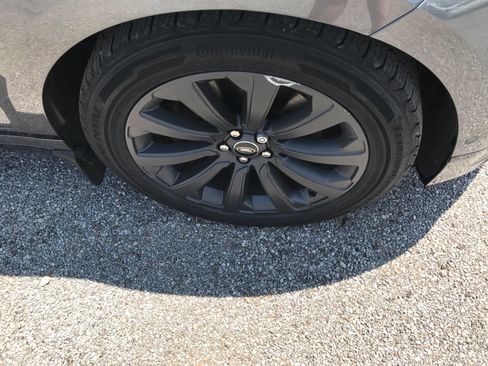 Used 2018 Land Rover Range Rover Velar R-Dynamic SE image 26