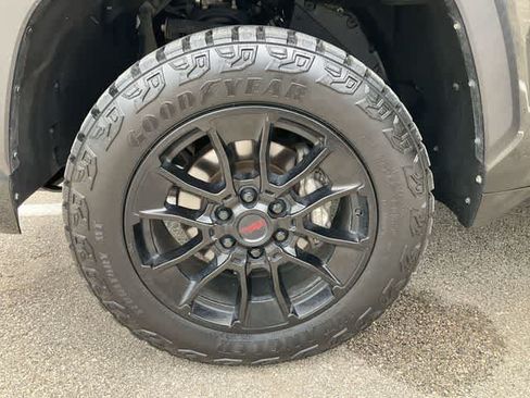 Used 2022 Toyota Tundra SR5 AWD/4WD image 12
