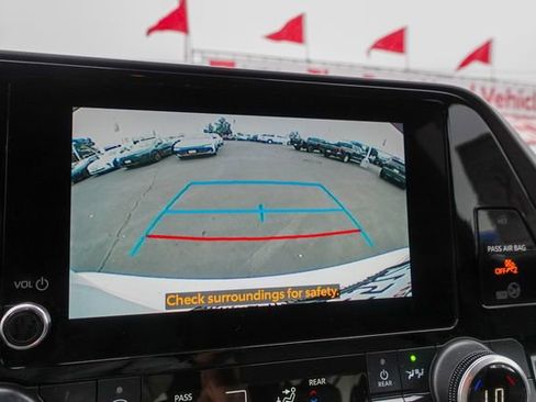 Certified 2023 Toyota Highlander L image 23