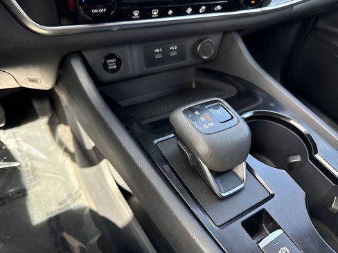 Used 2024 Nissan Rogue SV FWD image 16