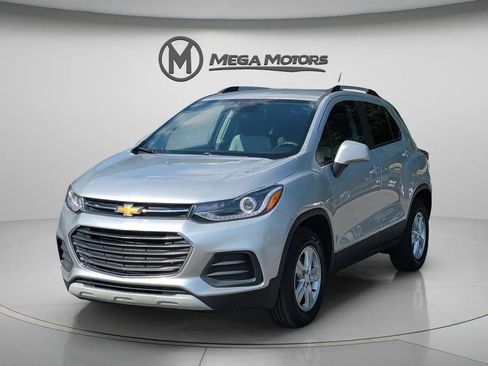 Used 2021 Chevrolet Trax LT AWD/4WD image 1