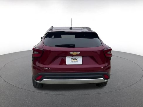 Used 2025 Chevrolet Trax LT w/ LT Convenience Package image 12
