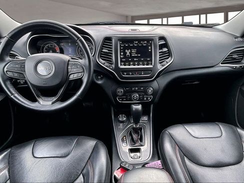 Used 2019 Jeep Cherokee Trailhawk image 17