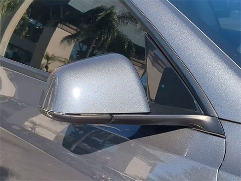 Used 2022 Tesla Model Y Long Range image 13