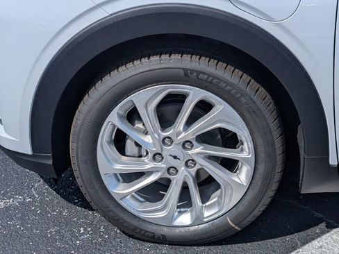 New 2027 Chevrolet Bolt LT w/ Comfort Package FWD image 11