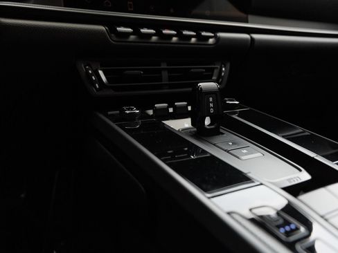 Certified 2022 Porsche 911 Carrera w/ Premium Package RWD image 23