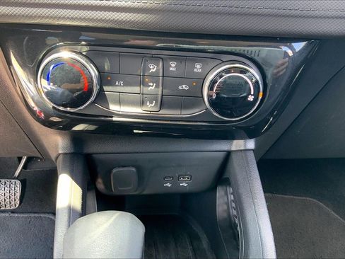 Used 2025 Chevrolet TrailBlazer LT FWD image 31