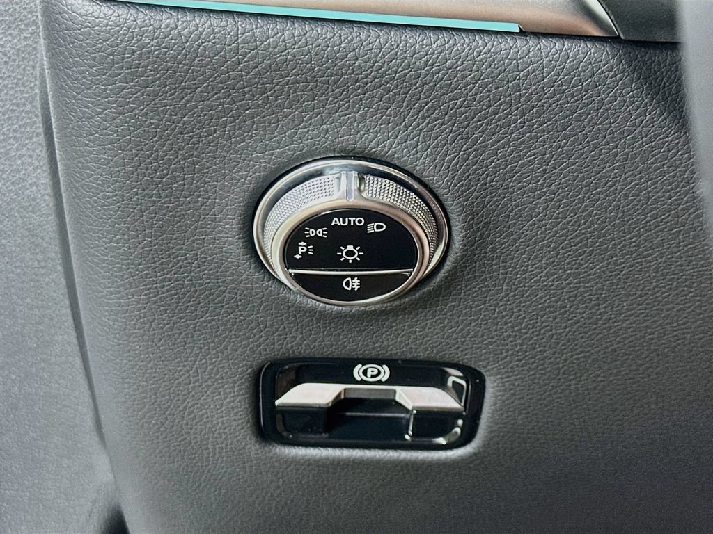 Used 2023 Mercedes-Benz GLC 300 4MATIC w/ Pinnacle Trim Package image 24