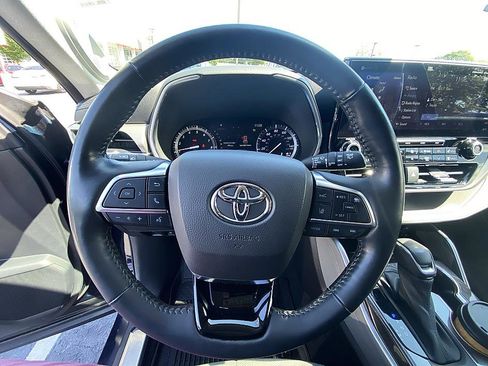 Certified 2021 Toyota Highlander Platinum AWD/4WD image 12